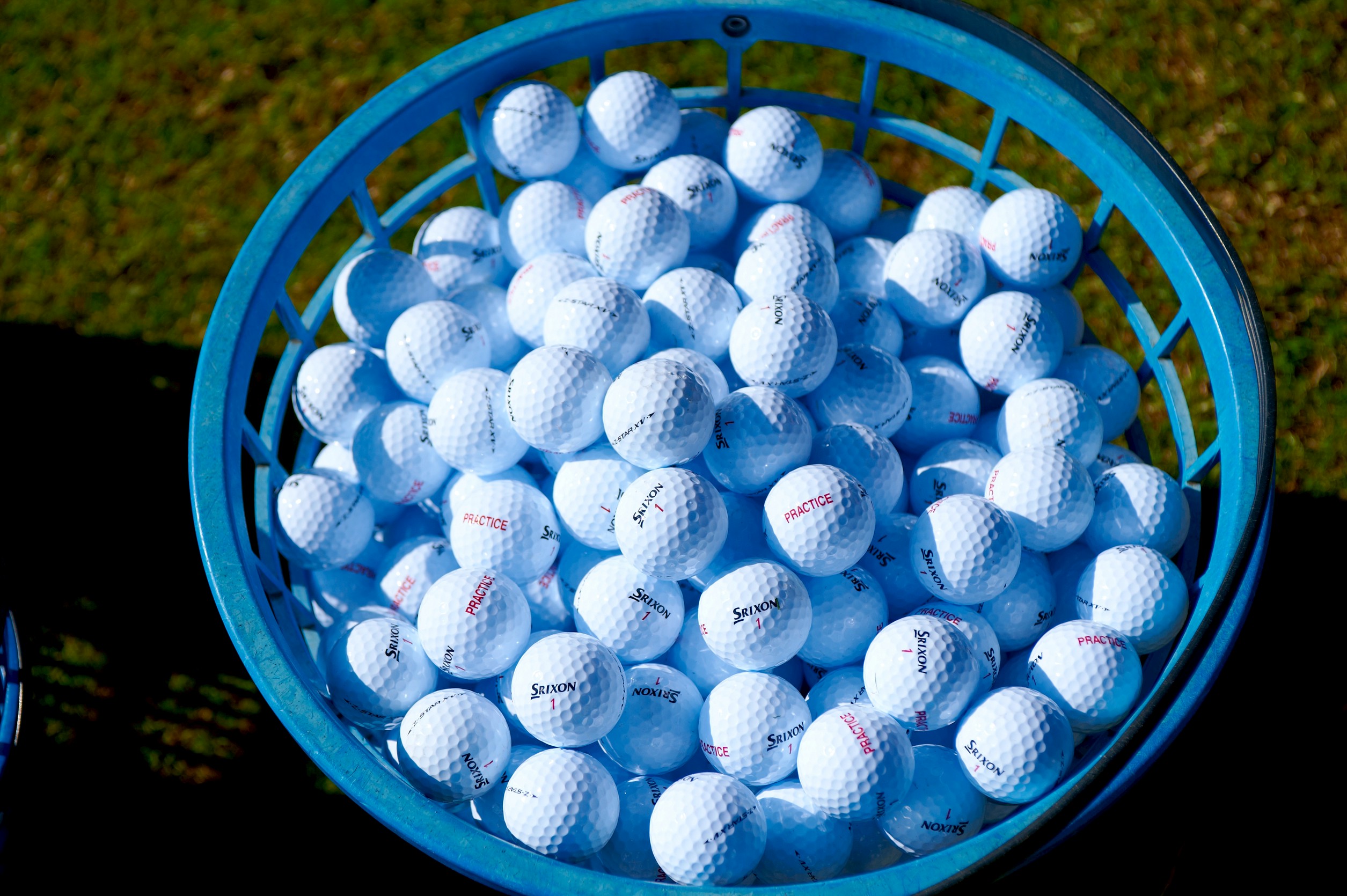 練習場のゴルフボール